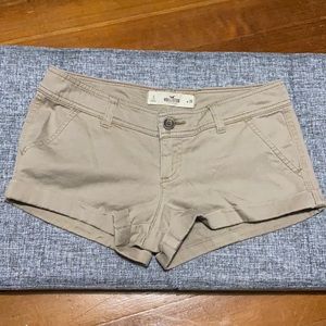 DONATED ‼️ HOLLISTER size 3 tan shorts